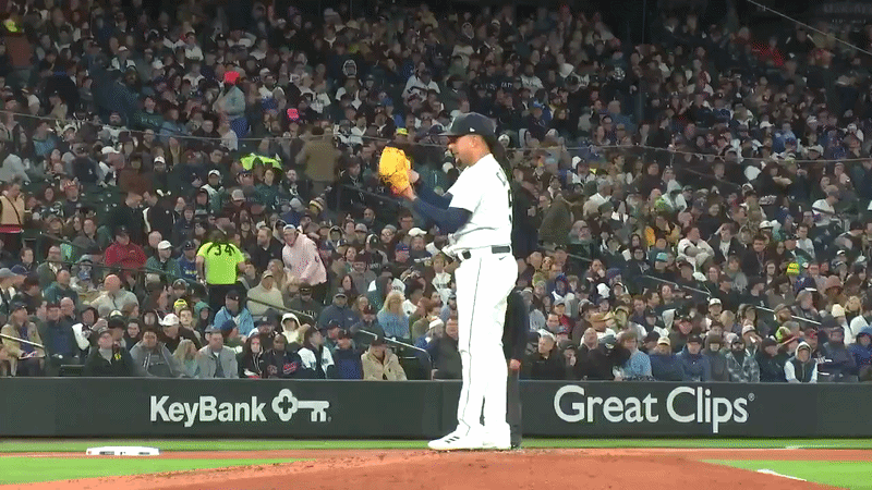 Daniel_Kramer_-_Luis_Castillo_just_took_a_95.8_mph_comebacker_off_the_back_of_his_hea_LyoHtf-ezgif.com-video-to-gif-converter.gif